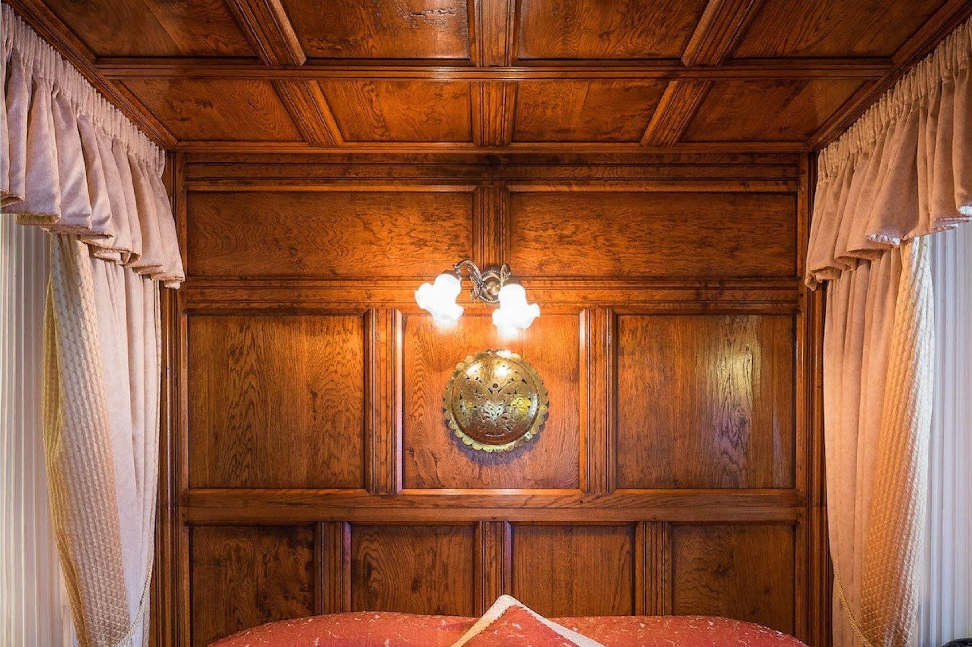 Two Bridges Hotel Ngoại thất bức ảnh